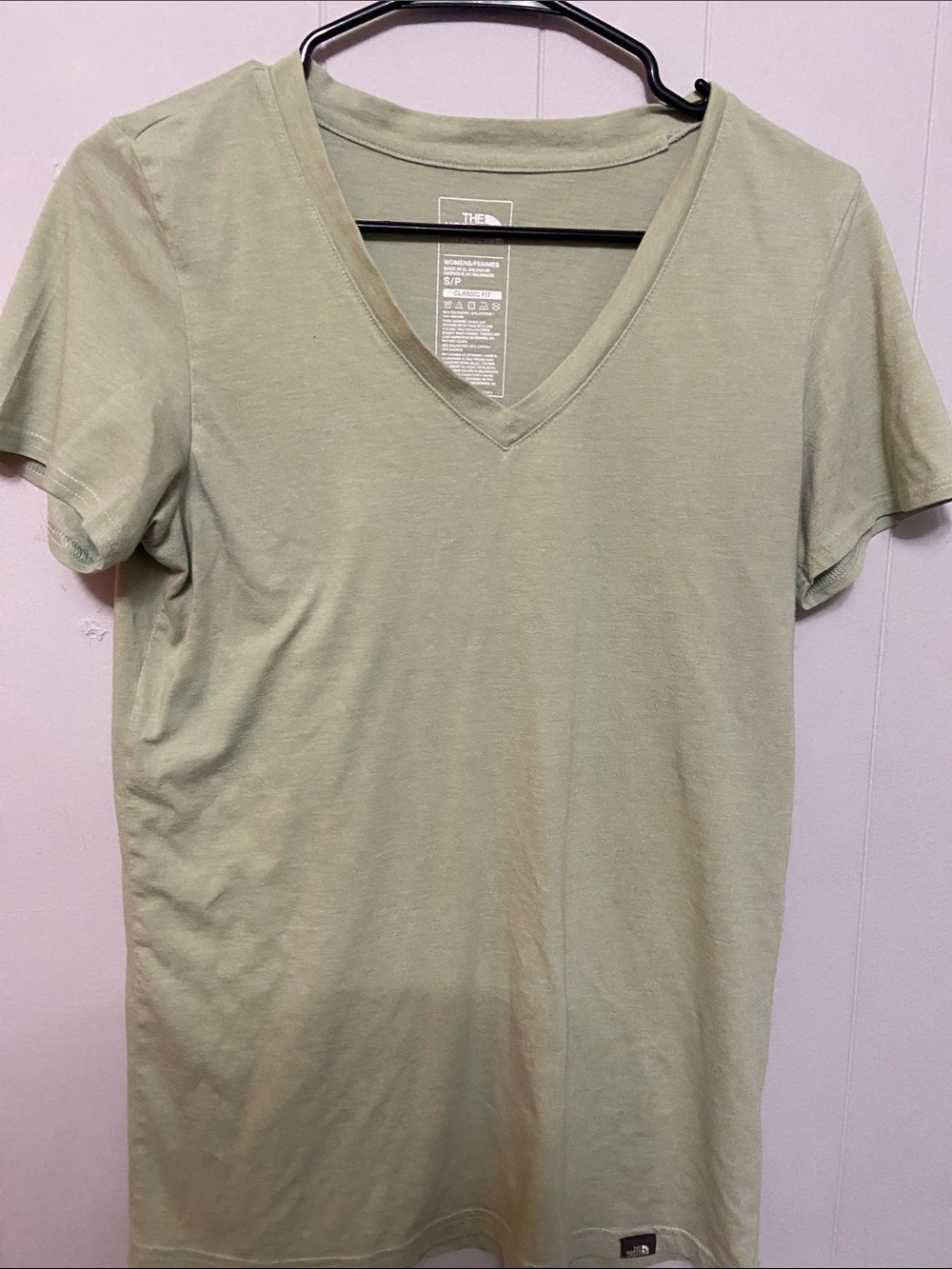 The North Face Women's Sage Green V-Neck Tee Size Small